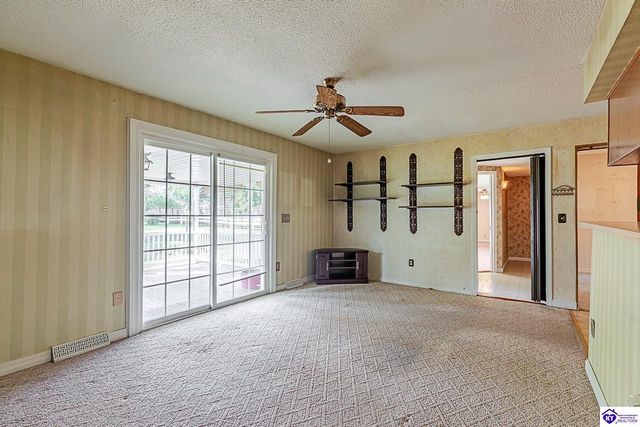 930 Robin Circle, Radcliff, KY 40160
