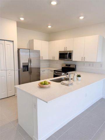 2893 SE 25th Rd, Homestead, FL 33035