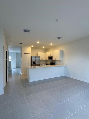2893 SE 25th Rd, Homestead, FL 33035