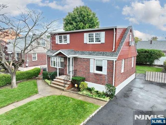 118 Gilbert Avenue, Elmwood Park, NJ 07407