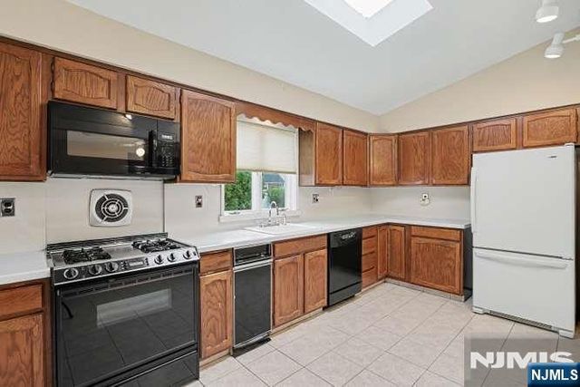 118 Gilbert Avenue, Elmwood Park, NJ 07407