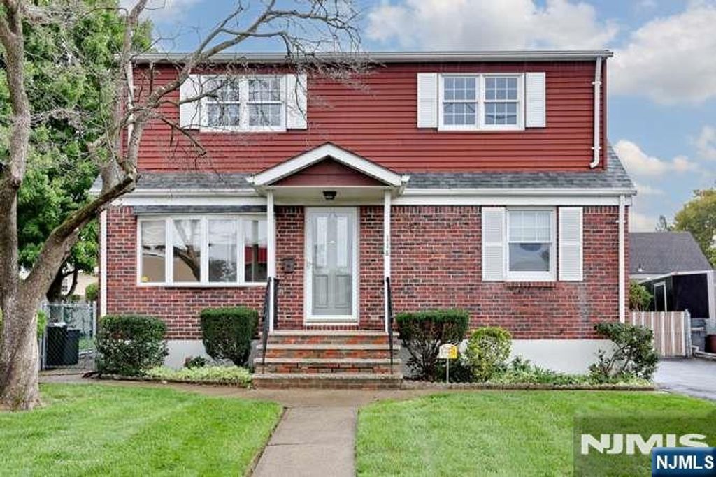 118 Gilbert Avenue, Elmwood Park, NJ 07407