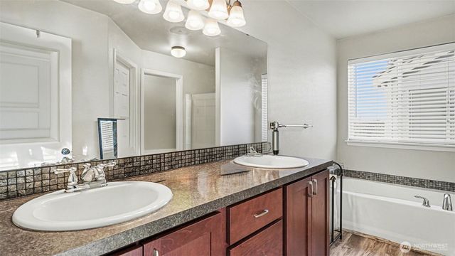 16102 77th Avenue E, Puyallup, WA 98375