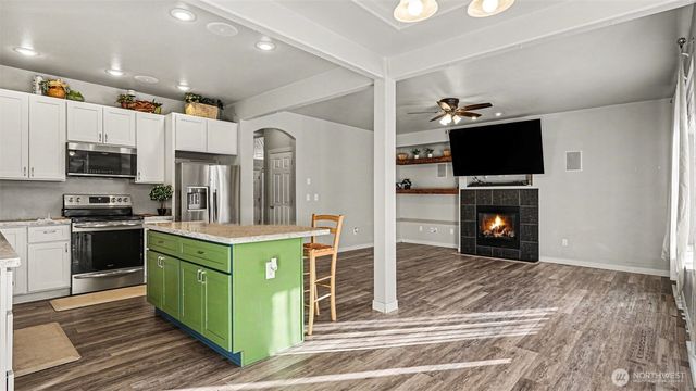 16102 77th Avenue E, Puyallup, WA 98375