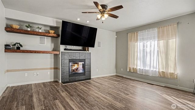 16102 77th Avenue E, Puyallup, WA 98375