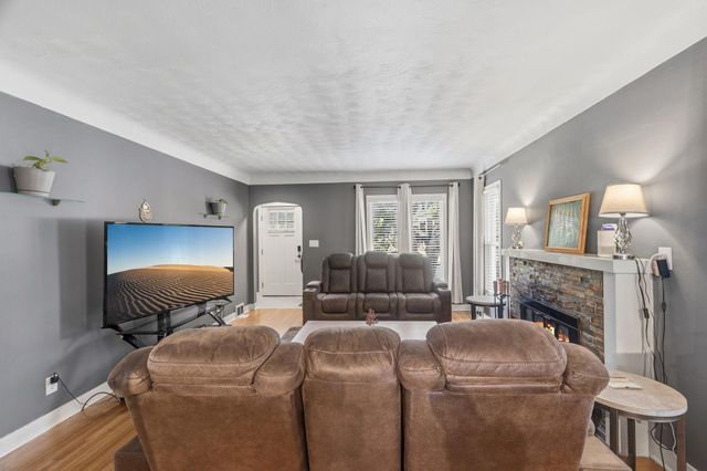 867 Delaware Avenue, Saint Paul, MN 55107