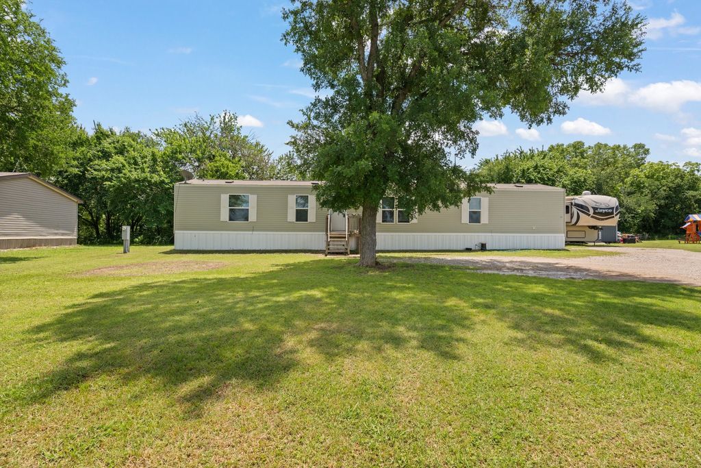 2510 Redwood Circle, Burleson, TX 76028