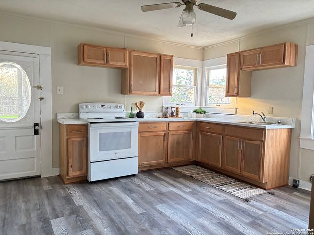 1316 N Olive, Seguin, TX 78155