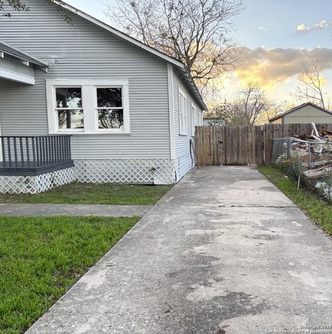 1316 N Olive, Seguin, TX 78155