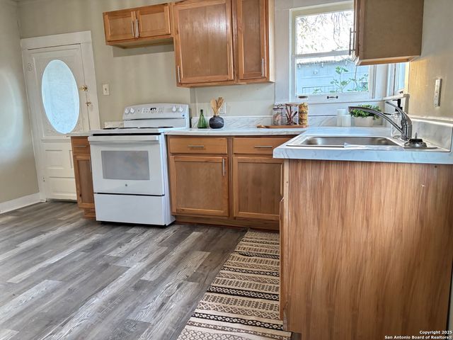 1316 N Olive, Seguin, TX 78155