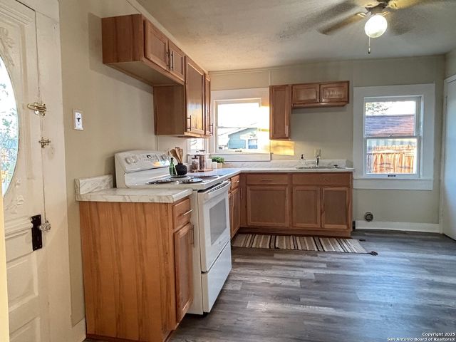 1316 N Olive, Seguin, TX 78155