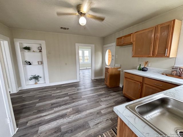 1316 N Olive, Seguin, TX 78155