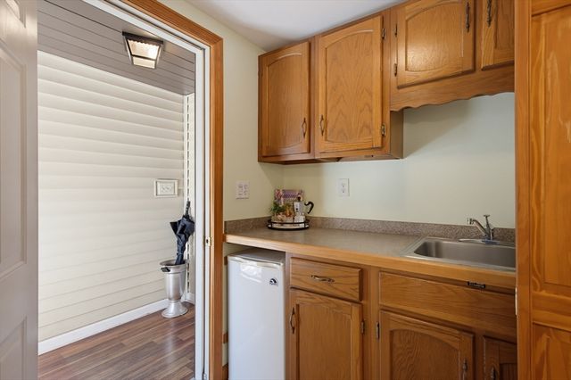 413 Goldthwaite Rd, Northbridge, MA 01588