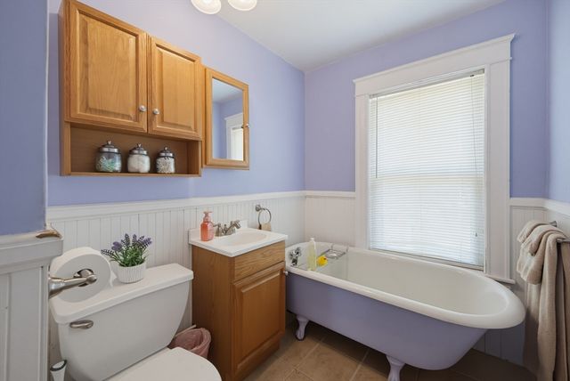 413 Goldthwaite Rd, Northbridge, MA 01588