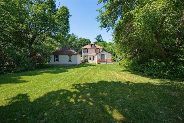 413 Goldthwaite Rd, Northbridge, MA 01588