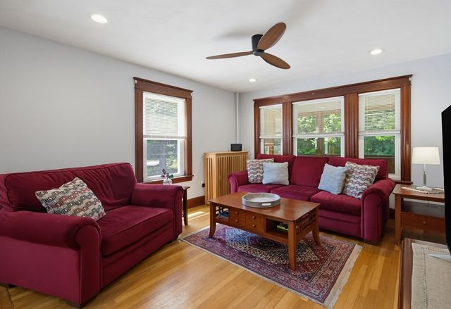 413 Goldthwaite Rd, Northbridge, MA 01588