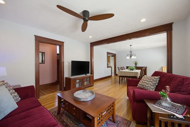 413 Goldthwaite Rd, Northbridge, MA 01588