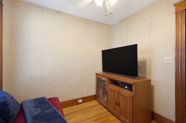 413 Goldthwaite Rd, Northbridge, MA 01588