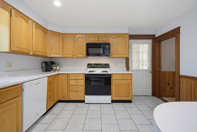 413 Goldthwaite Rd, Northbridge, MA 01588