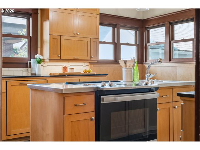 2747 Ne 15TH Ave, Portland, OR 97212
