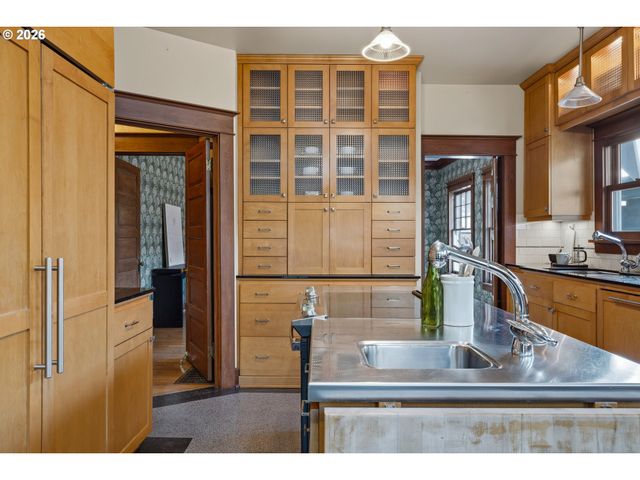 2747 Ne 15TH Ave, Portland, OR 97212