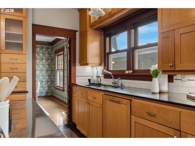 2747 Ne 15TH Ave, Portland, OR 97212