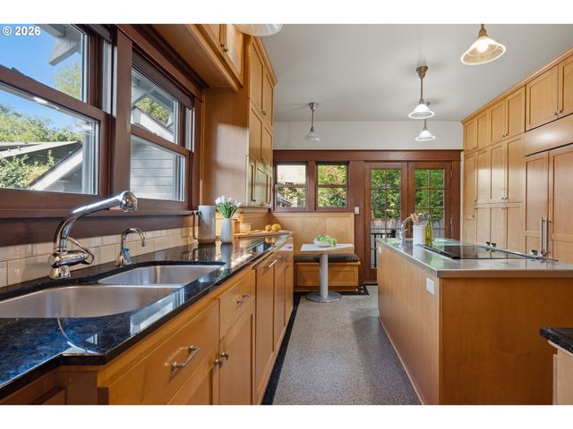 2747 Ne 15TH Ave, Portland, OR 97212