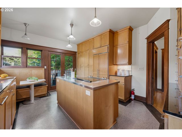 2747 Ne 15TH Ave, Portland, OR 97212