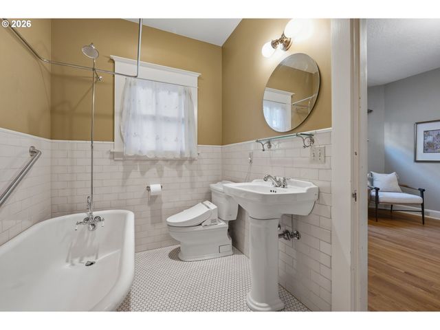 2747 Ne 15TH Ave, Portland, OR 97212