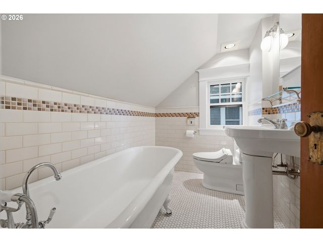 2747 Ne 15TH Ave, Portland, OR 97212