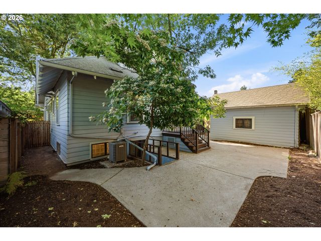 2747 Ne 15TH Ave, Portland, OR 97212