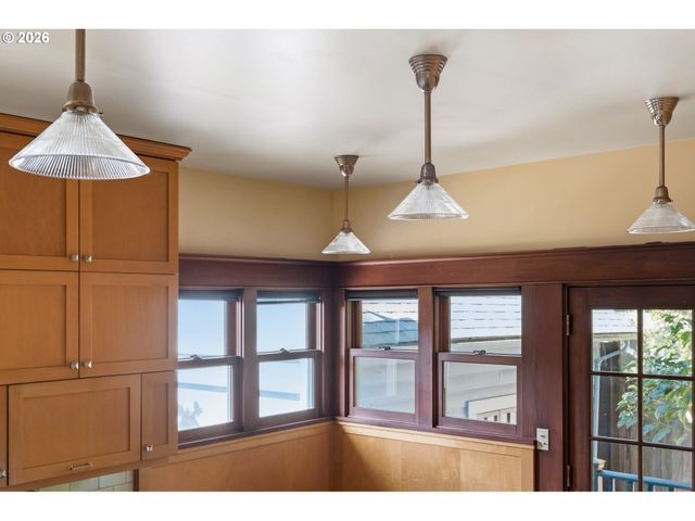 2747 Ne 15TH Ave, Portland, OR 97212
