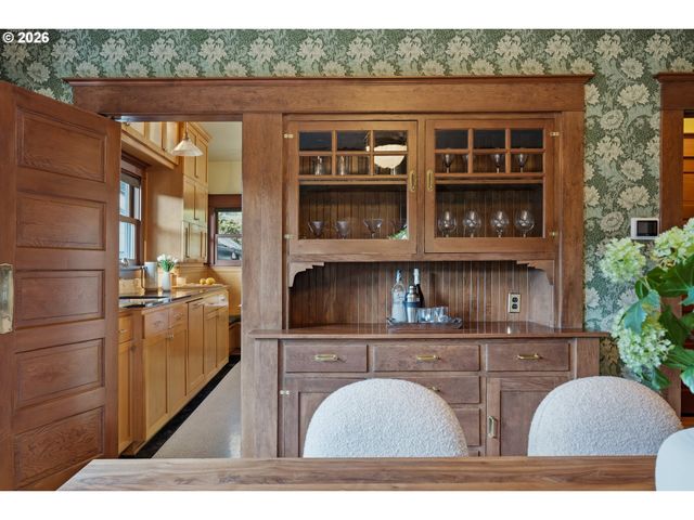 2747 Ne 15TH Ave, Portland, OR 97212