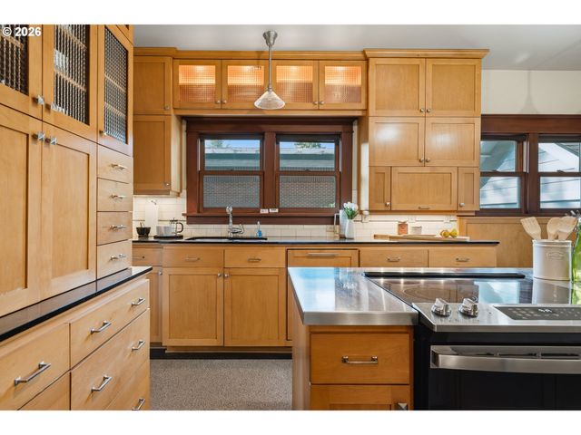 2747 Ne 15TH Ave, Portland, OR 97212
