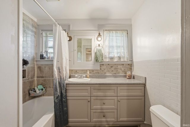 404 S Van Scoyoc Street, Avilla, IN 46710