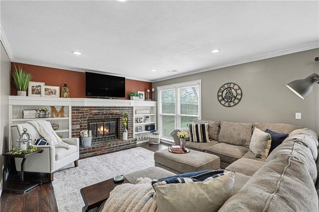 8908 LAMAR Avenue, Overland Park, KS 66207