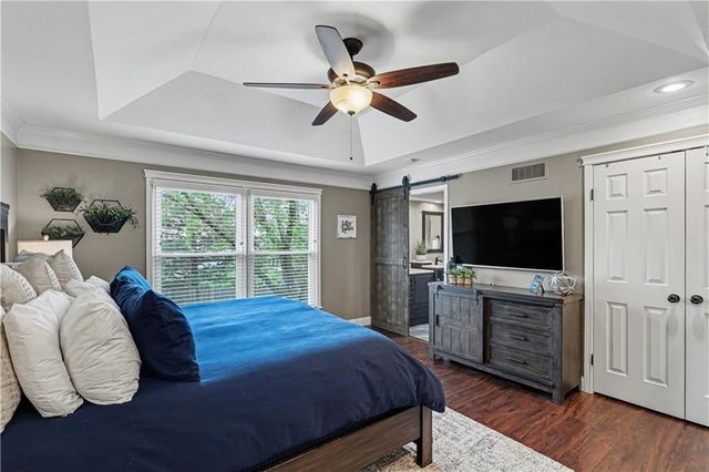8908 LAMAR Avenue, Overland Park, KS 66207