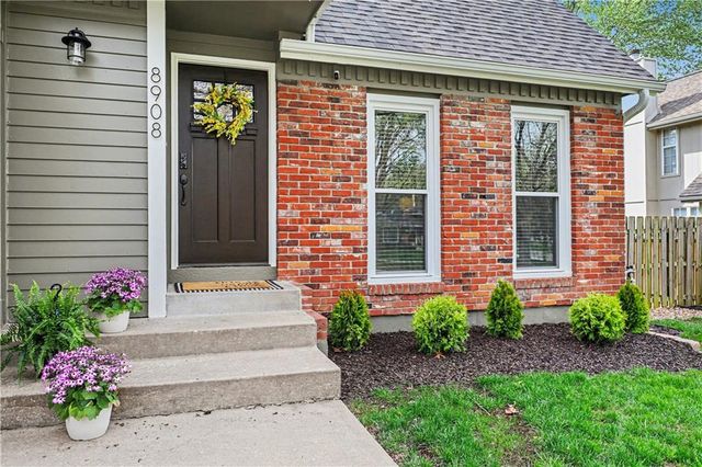 8908 LAMAR Avenue, Overland Park, KS 66207