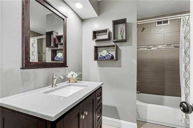 8908 LAMAR Avenue, Overland Park, KS 66207