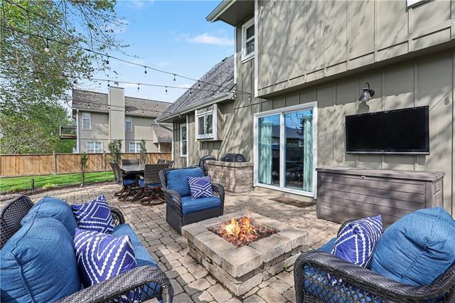 8908 LAMAR Avenue, Overland Park, KS 66207