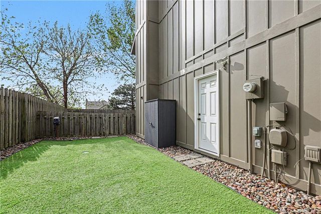 8908 LAMAR Avenue, Overland Park, KS 66207