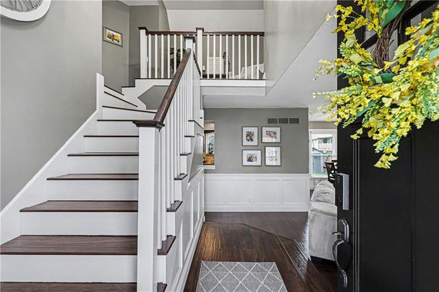 8908 LAMAR Avenue, Overland Park, KS 66207