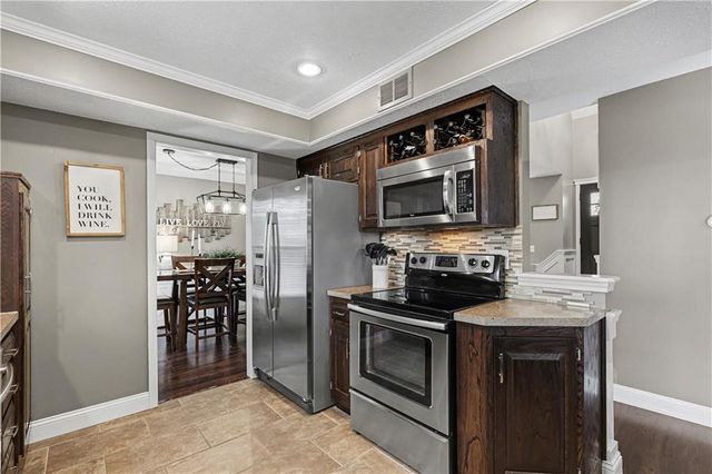 8908 LAMAR Avenue, Overland Park, KS 66207