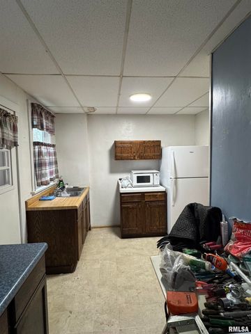 1317 E ELMHURST Avenue, Peoria, IL 61603