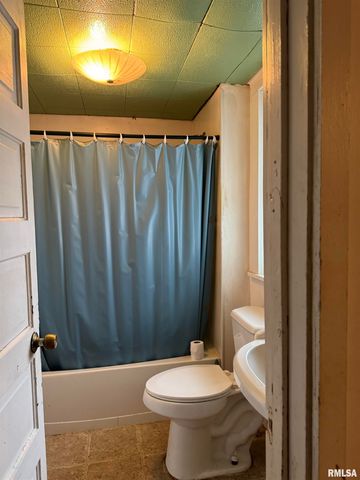 1317 E ELMHURST Avenue, Peoria, IL 61603