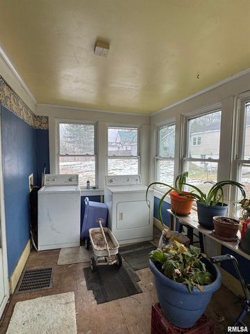 1317 E ELMHURST Avenue, Peoria, IL 61603