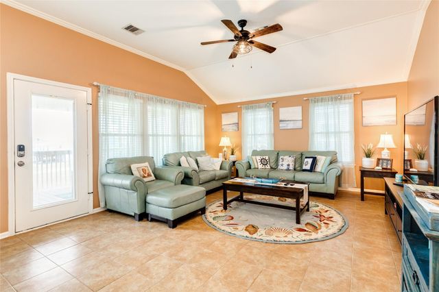 23171 Fresca Street, Galveston, TX 77554