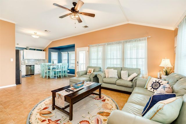 23171 Fresca Street, Galveston, TX 77554