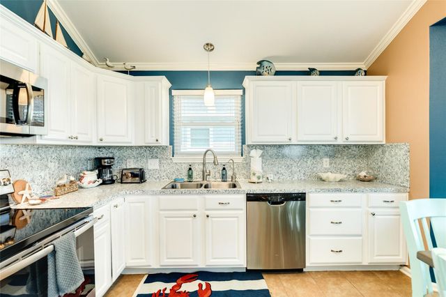 23171 Fresca Street, Galveston, TX 77554