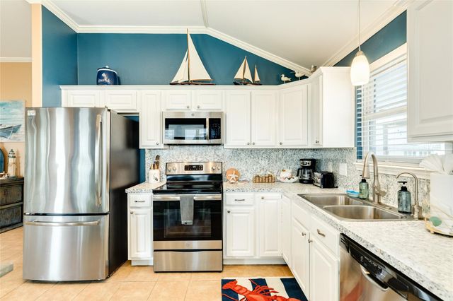 23171 Fresca Street, Galveston, TX 77554